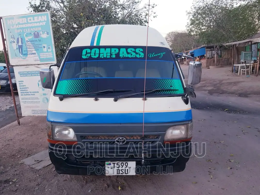 Toyota HiAce 1999 White