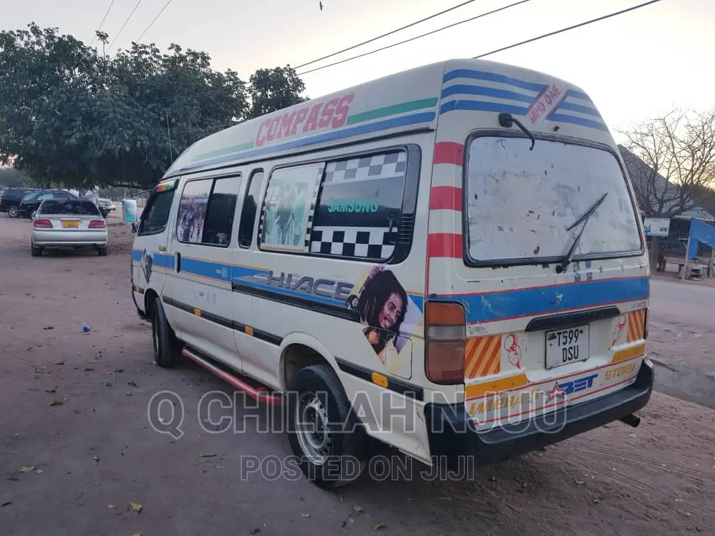 Toyota HiAce 1999 White