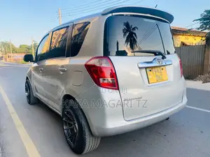 Toyota Ractis 2006 Silver