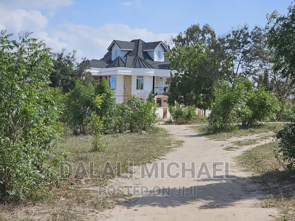 Kiwanja Kinauzwa Madale
