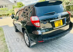 Toyota Vanguard 2010 Black