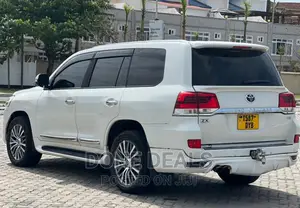 Toyota Land Cruiser 2008 White