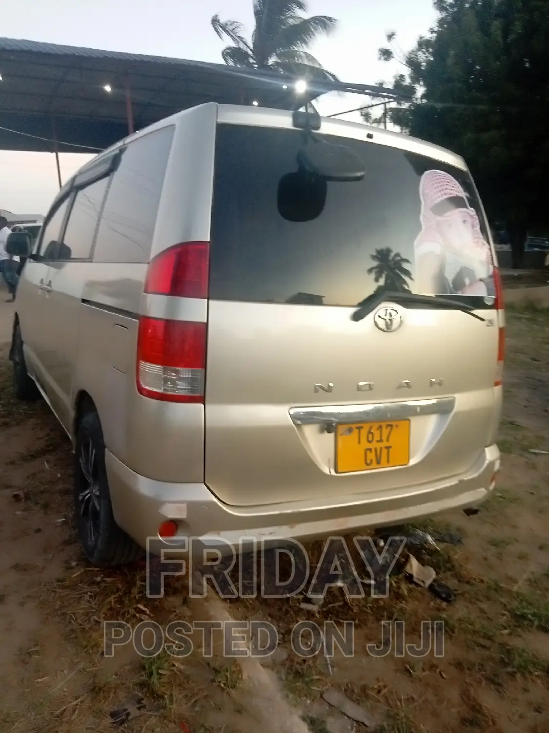 Toyota Noah 2004 Gold