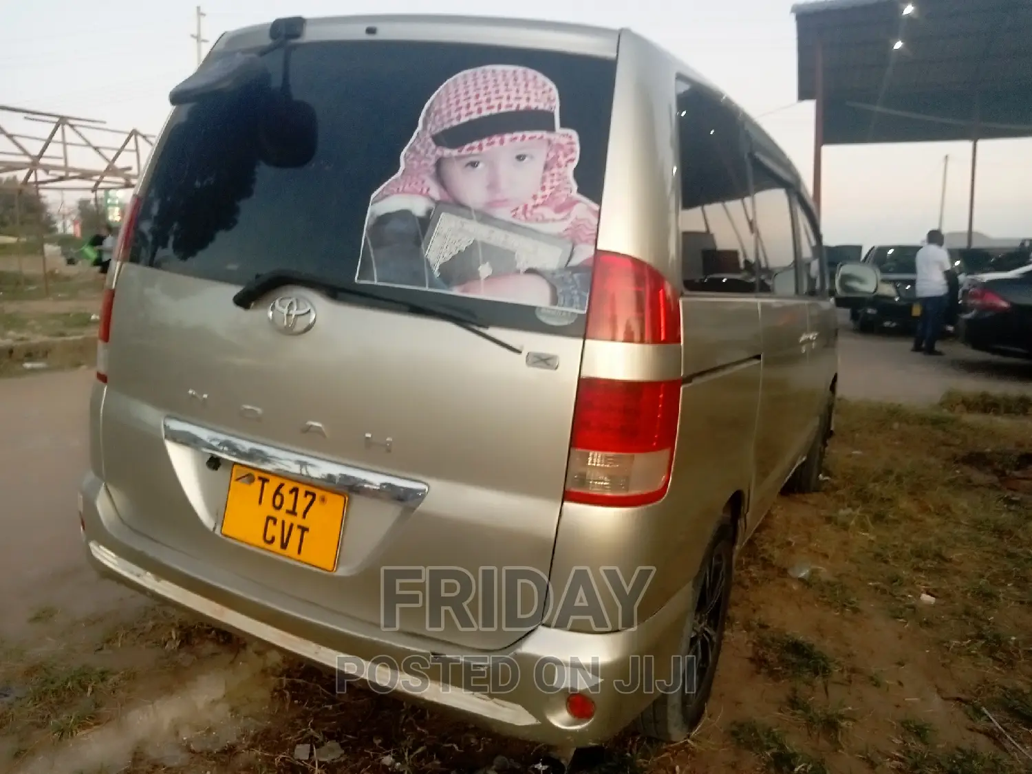 Toyota Noah 2004 Gold