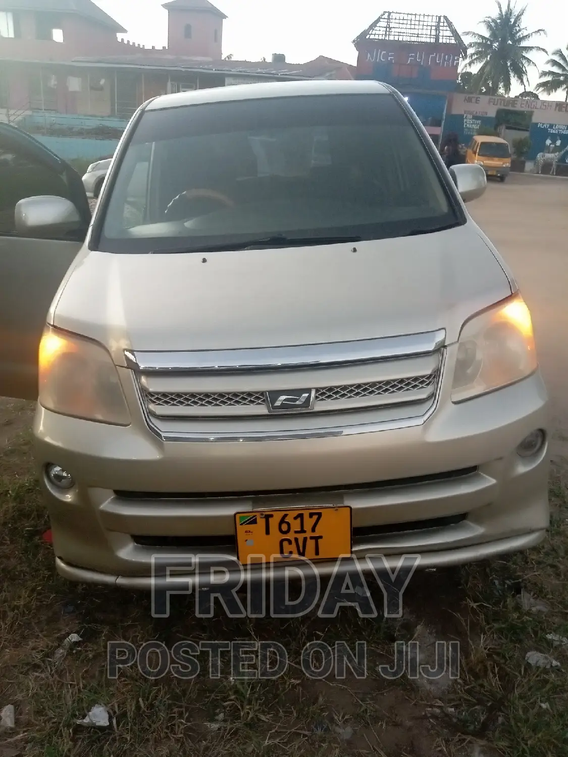 Toyota Noah 2004 Gold