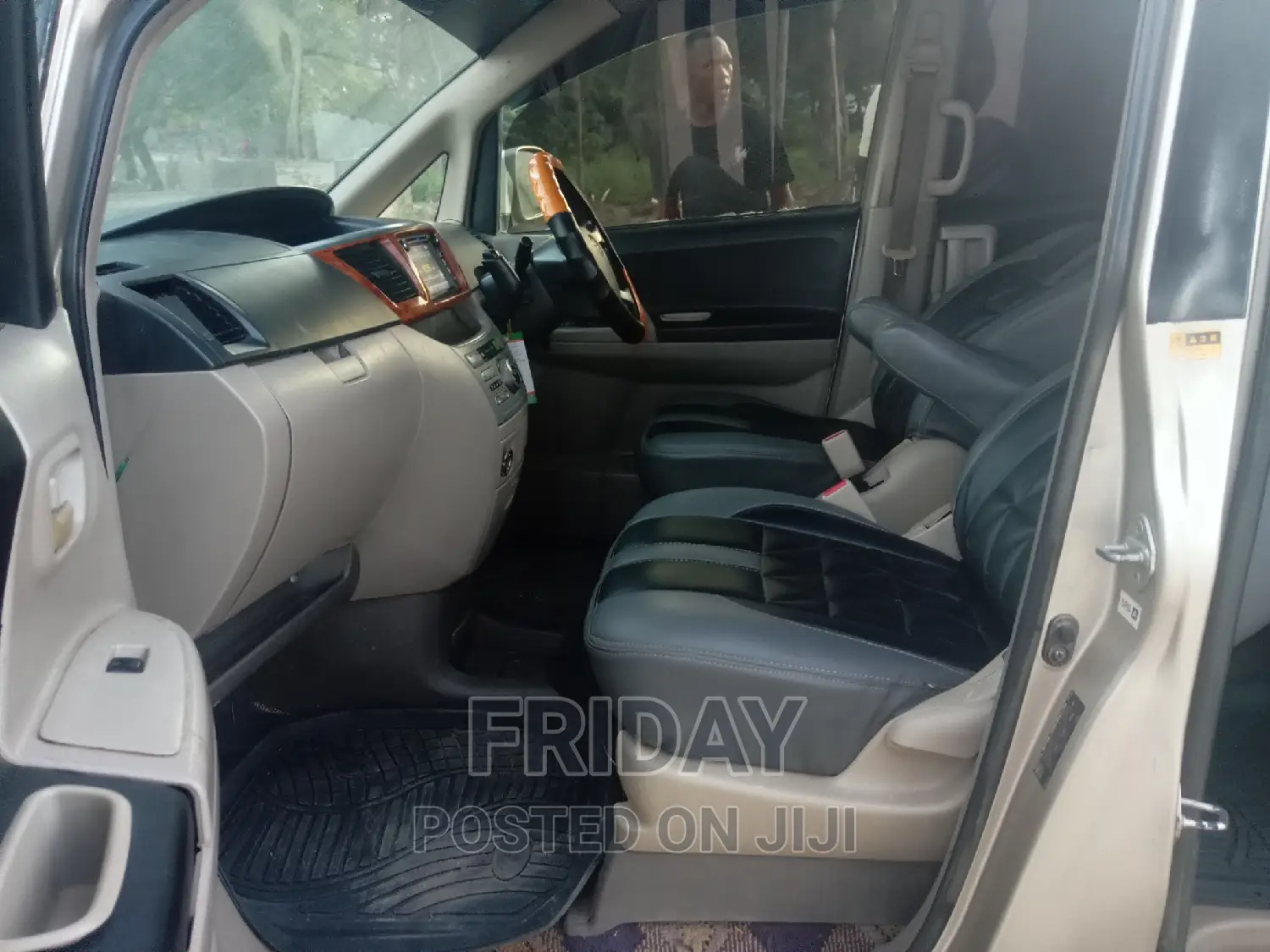 Toyota Noah 2004 Gold