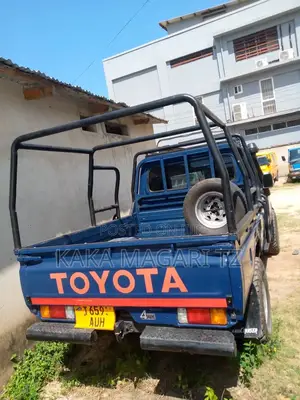 Toyota Land Cruiser 2007 Blue