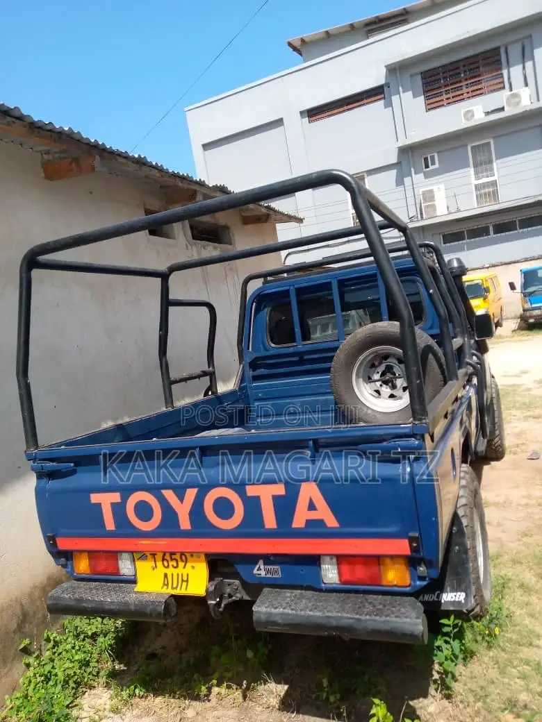 Toyota Land Cruiser 2007 Blue