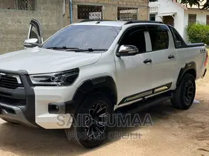 Toyota Hilux Rogue 4x4 2018 Pearl