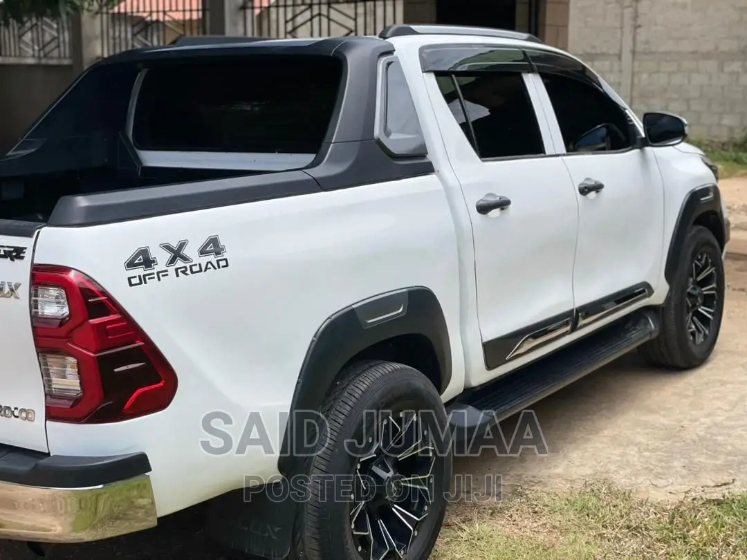 Toyota Hilux Rogue 4x4 2018 Pearl
