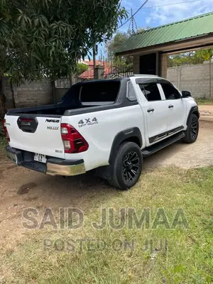 Toyota Hilux Rogue 4x4 2018 Pearl