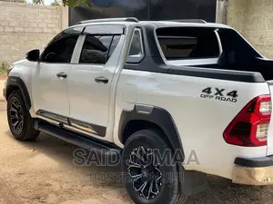 Toyota Hilux Rogue 4x4 2018 Pearl