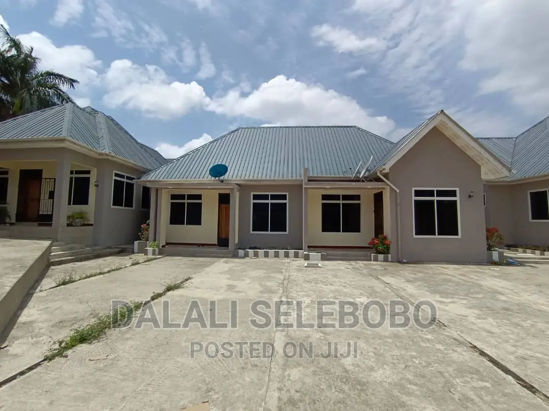 2bdrm Farm House in Mbezi Makabe for rent