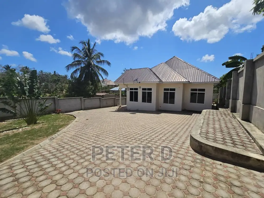 3bdrm House in Goba for sale