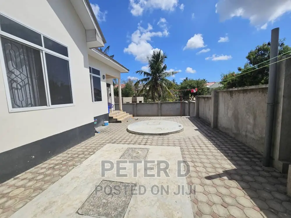 3bdrm House in Goba for sale