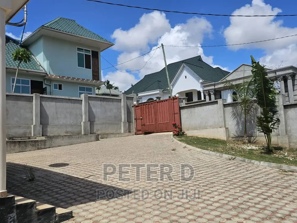 3bdrm House in Goba for sale