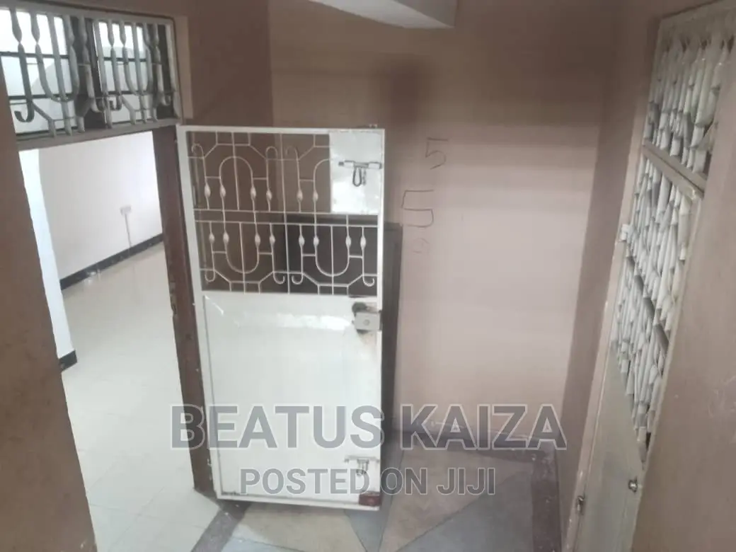 3bdrm Apartment in Kariakoo Madina for rent