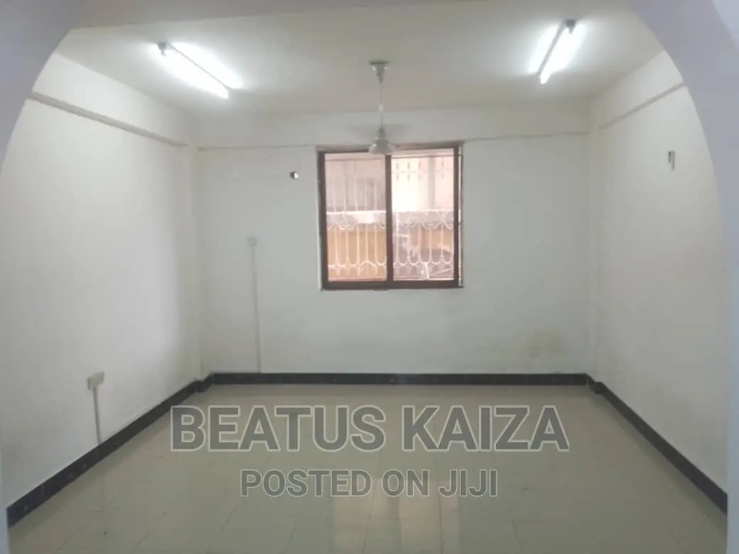 3bdrm Apartment in Kariakoo Madina for rent