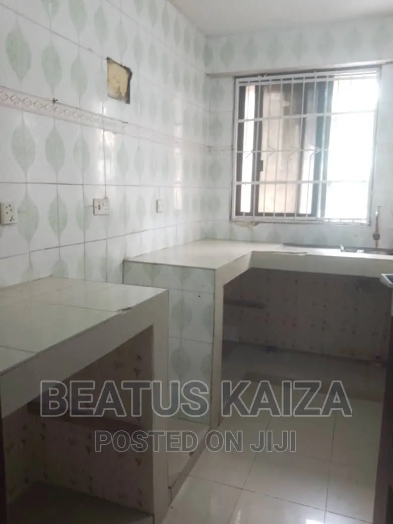 3bdrm Apartment in Kariakoo Madina for rent