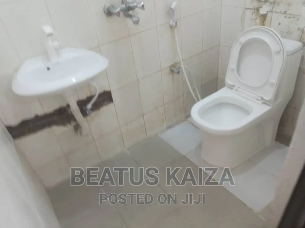3bdrm Apartment in Kariakoo Madina for rent