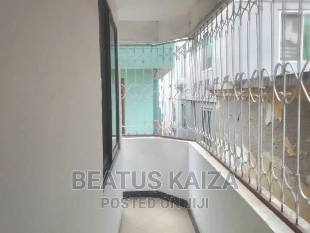 3bdrm Apartment in Kariakoo Madina for rent