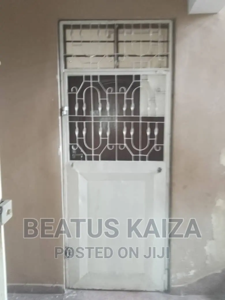 3bdrm Apartment in Kariakoo Madina for rent