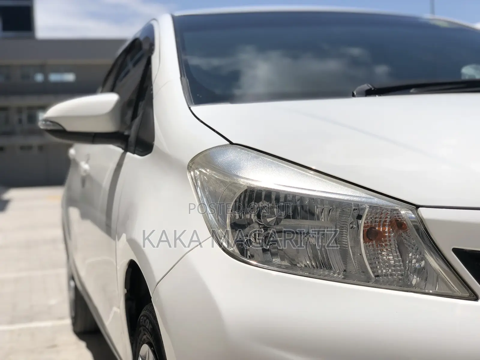 Toyota Vitz 2012 White