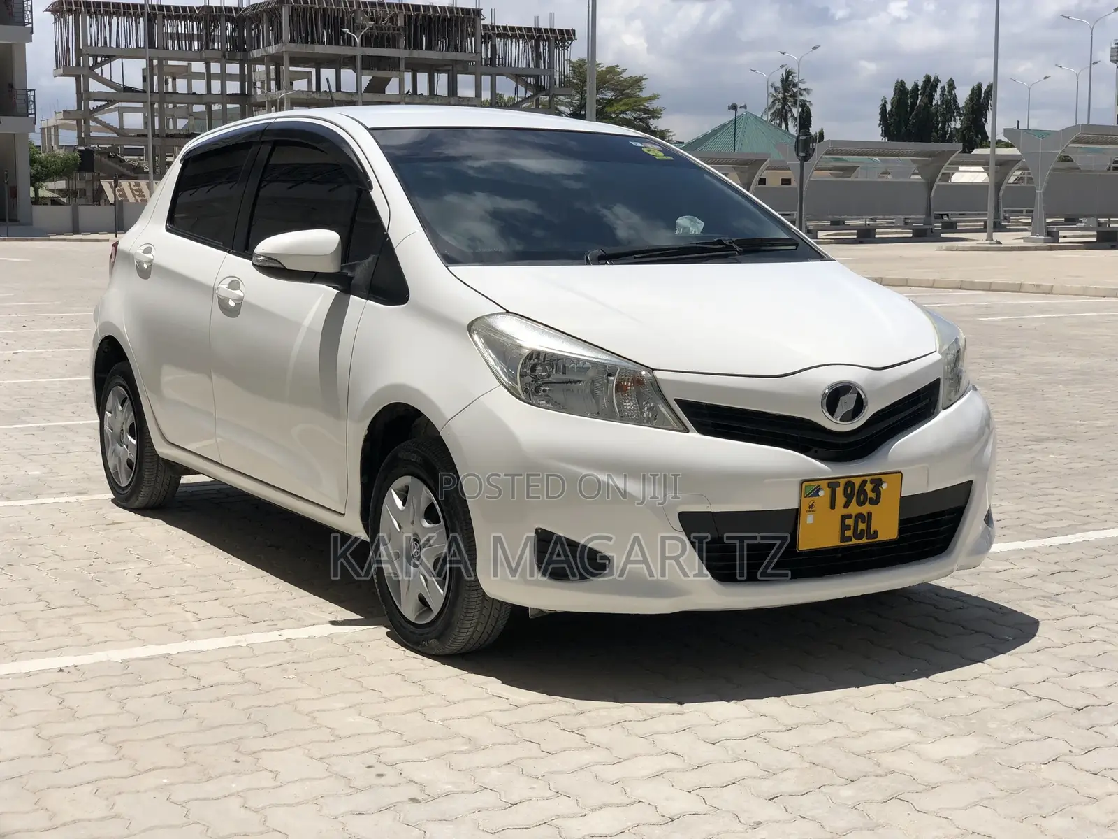 Toyota Vitz 2012 White
