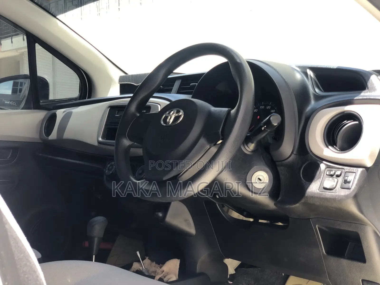 Toyota Vitz 2012 White