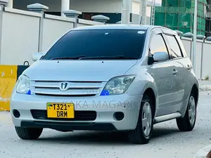 Toyota IST 2003 Silver