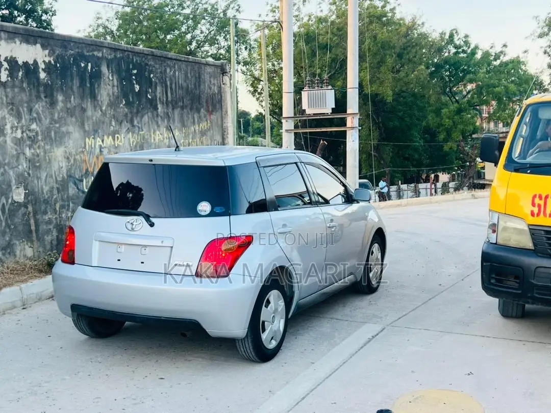 Toyota IST 2003 Silver