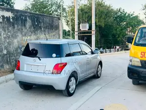Toyota IST 2003 Silver