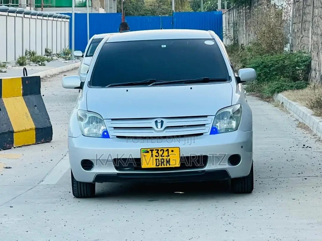 Toyota IST 2003 Silver