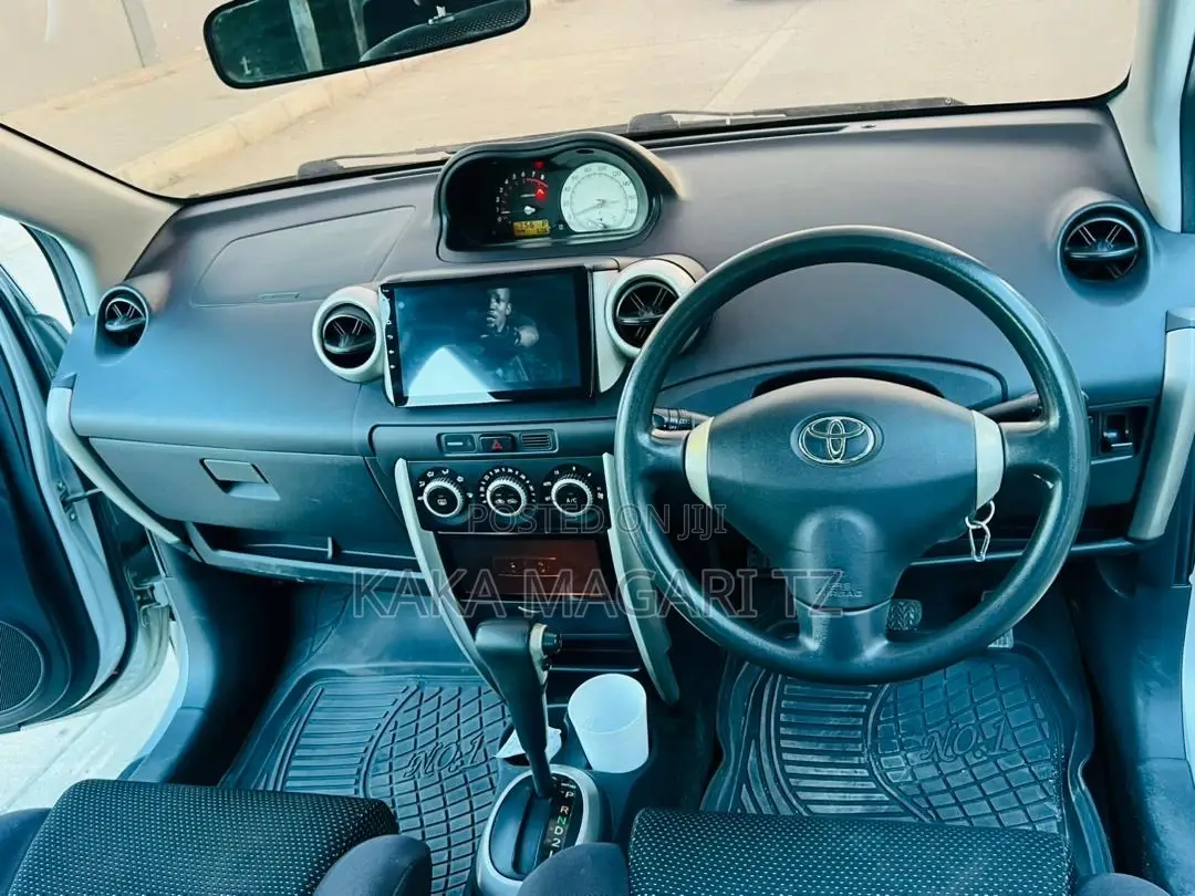 Toyota IST 2003 Silver