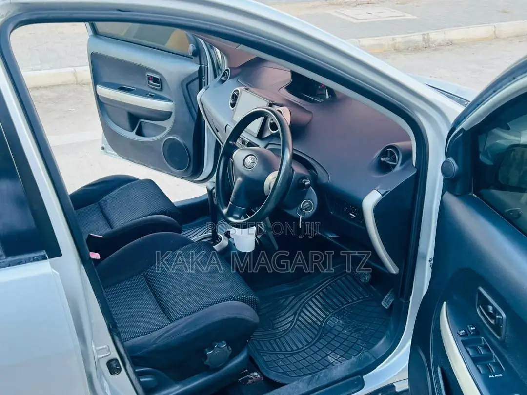 Toyota IST 2003 Silver