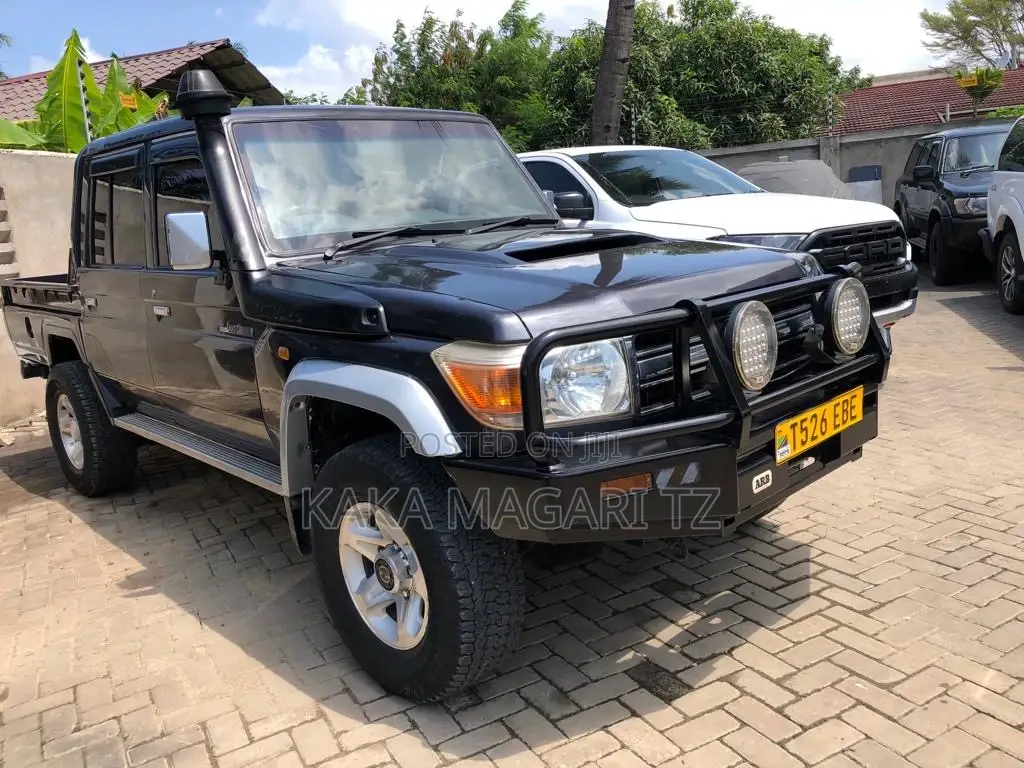 Toyota Land Cruiser 2013 Blue