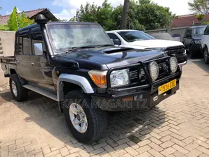 Toyota Land Cruiser 2013 Blue