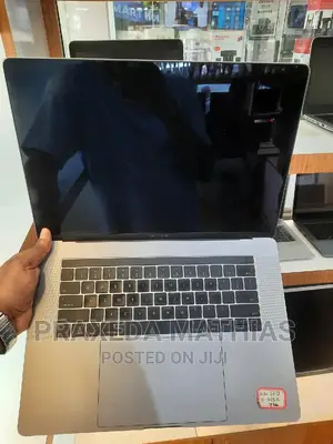 Laptop Apple MacBook Pro 2017 16GB Intel Core I7 SSD 512GB