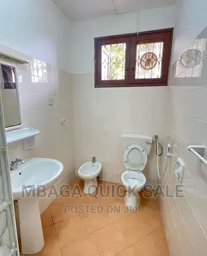 3bdrm House in Mbagaestate, Masaki for rent