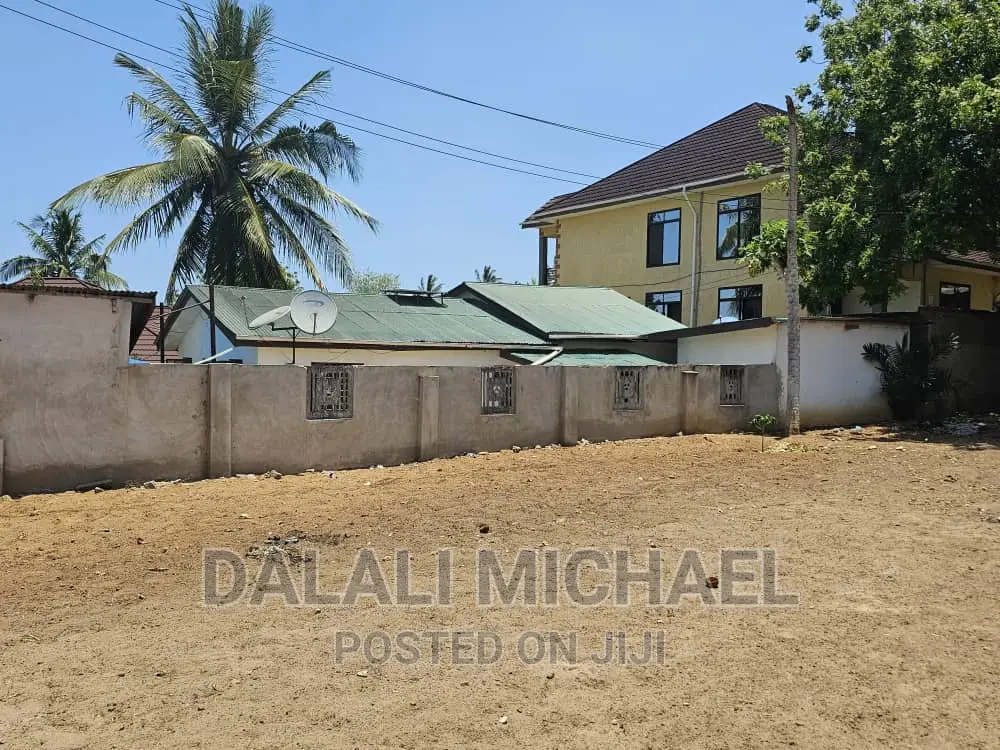 Plot for Sale at Salasala!!