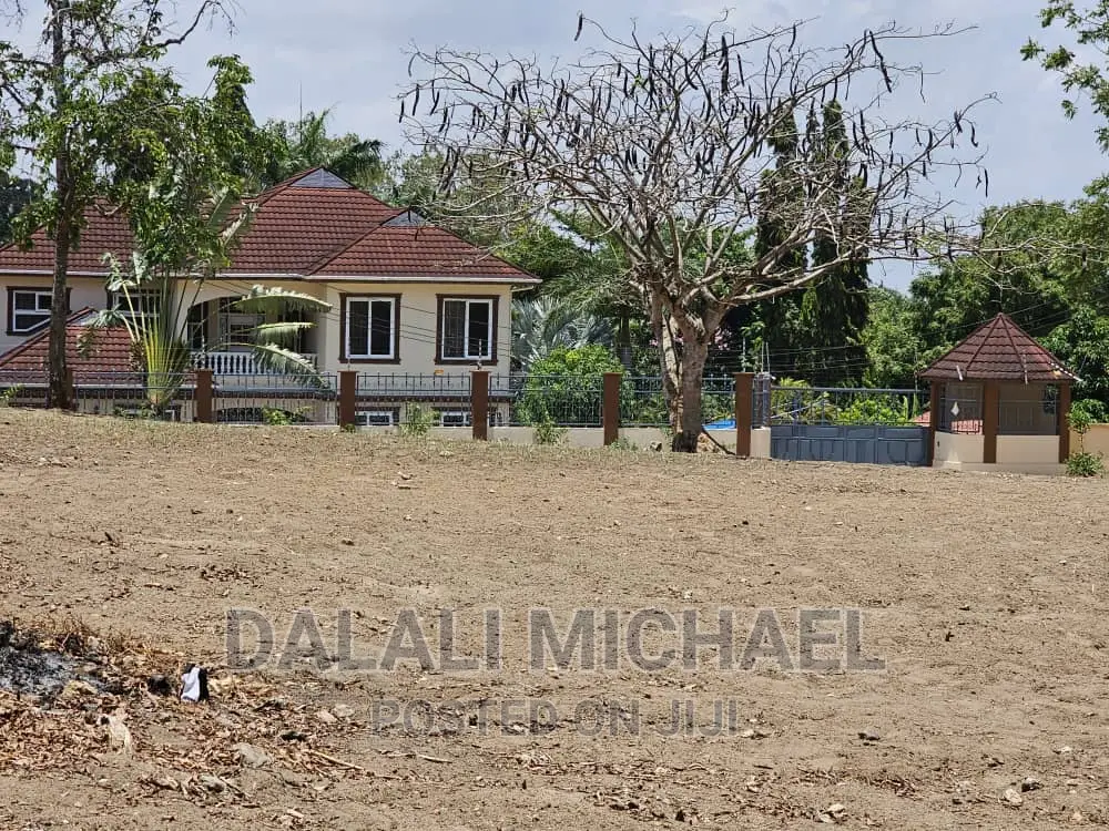 Plot for Sale at Salasala!!