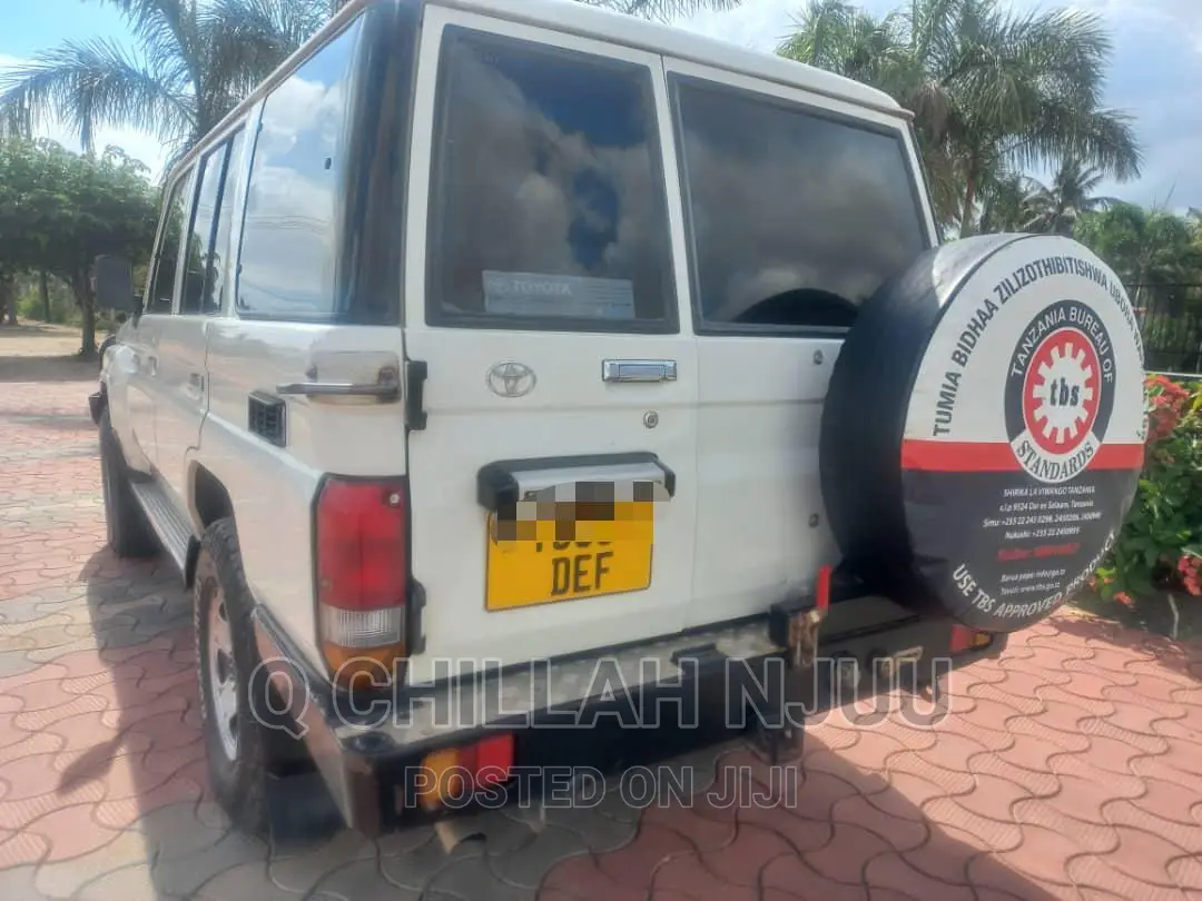 Toyota Land Cruiser 2007 White