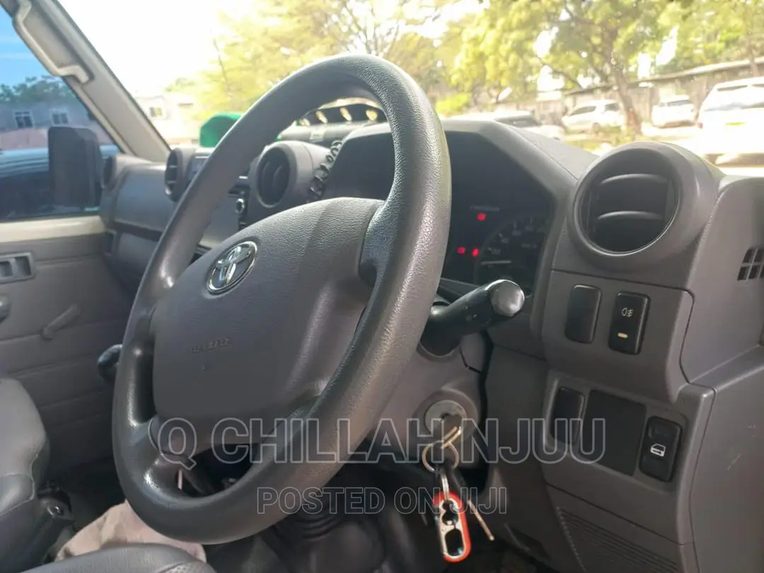 Toyota Land Cruiser 2007 White