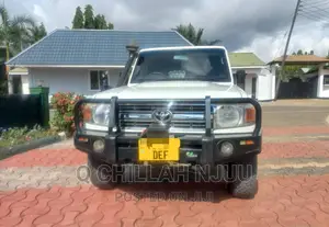 Toyota Land Cruiser 2007 White