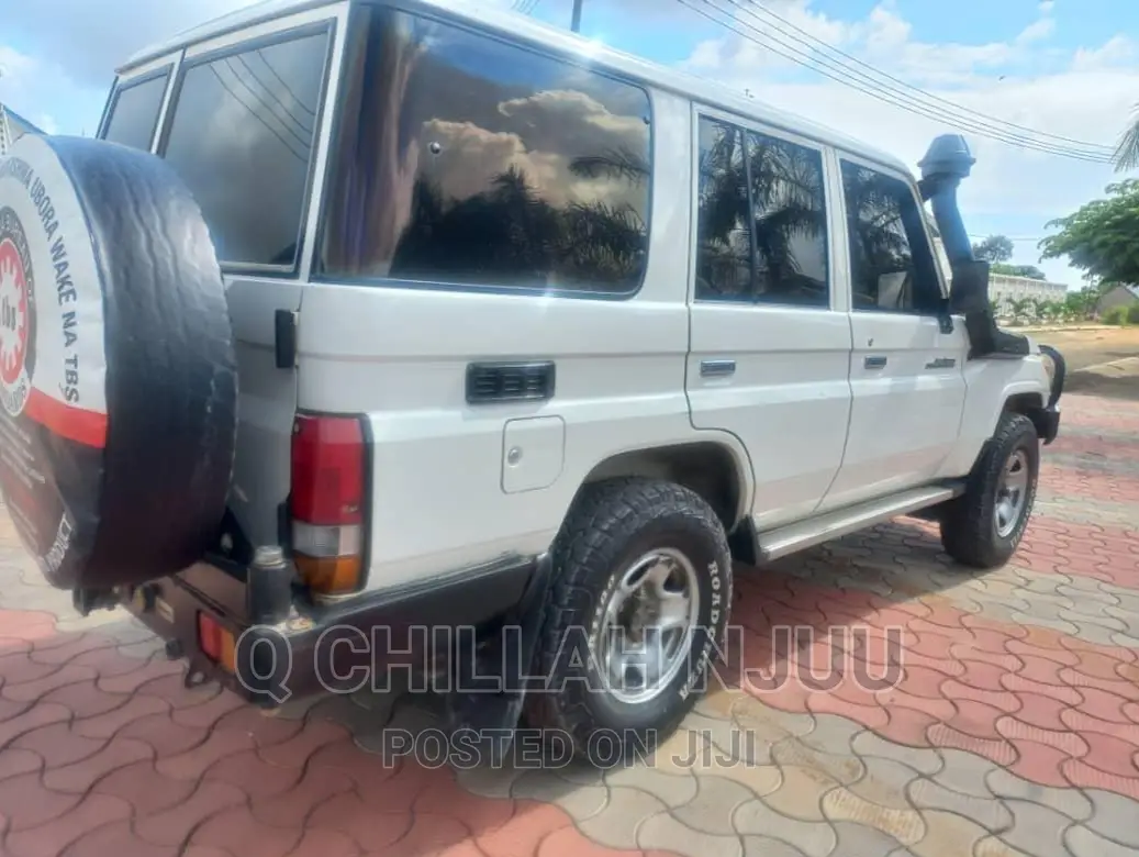 Toyota Land Cruiser 2007 White