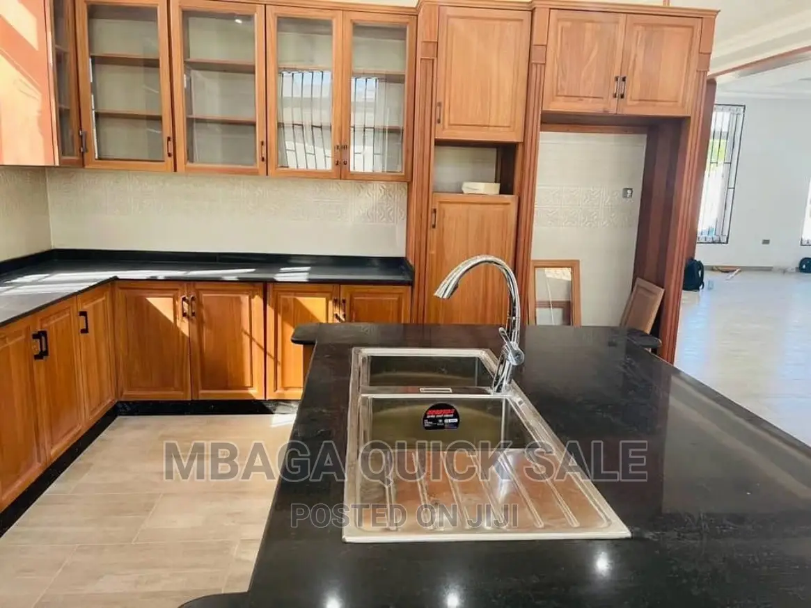 5bdrm House in Mbaga Estate, Kunduchi for sale