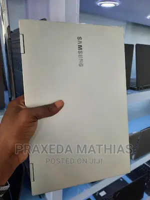 New Samsung Galaxy Book3 360 15 NP750QFG 8GB Intel Core I5 SSD 256GB