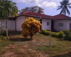 12bdrm House in Mbaga Estate, Oyster Bay for rent