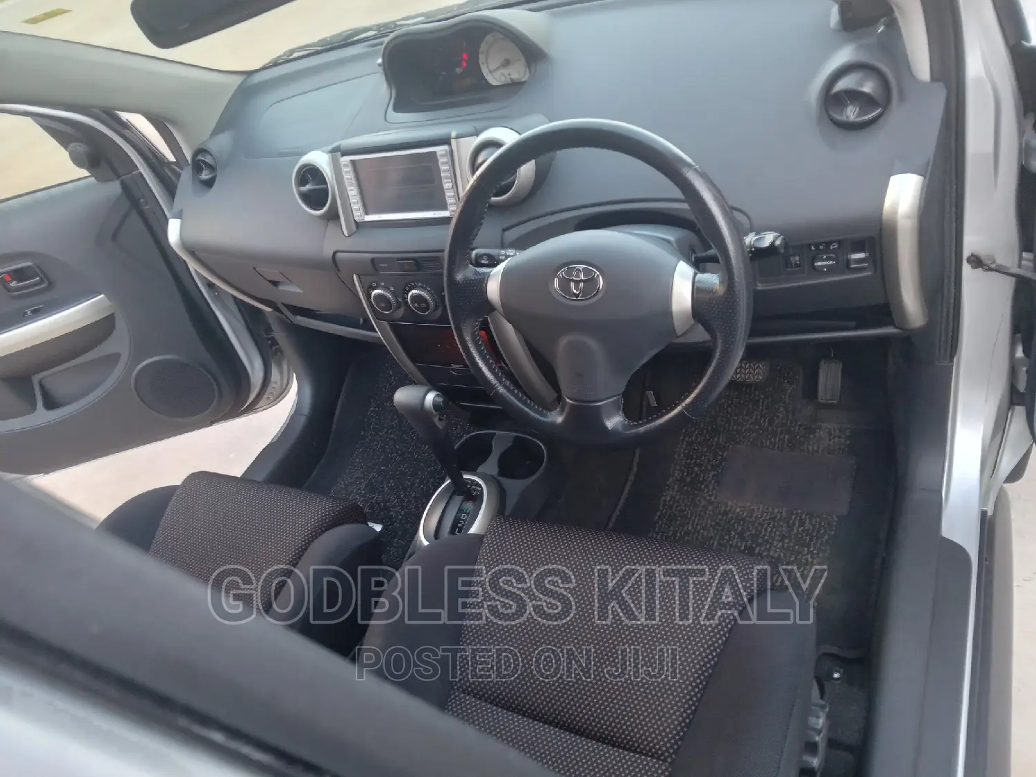 Toyota IST 2004 Silver