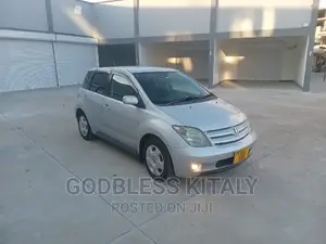 Toyota IST 2004 Silver